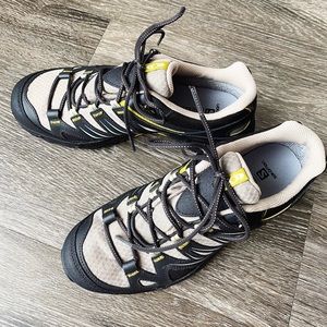 Women’s Saloman Gore-Tex Hiking Boots 🥾